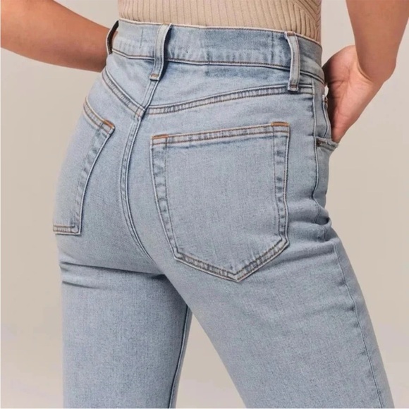 Abercrombie & Fitch Ultra High Rise 90’s Slim Straight Jeans Light Wash 27/4 L - Picture 7 of 16